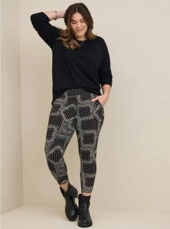 TORRID Crop Signature Waist Pocket Premium Legging