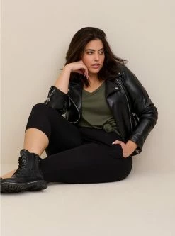 TORRID Pedal Pusher Signature Waist Pocket Legging