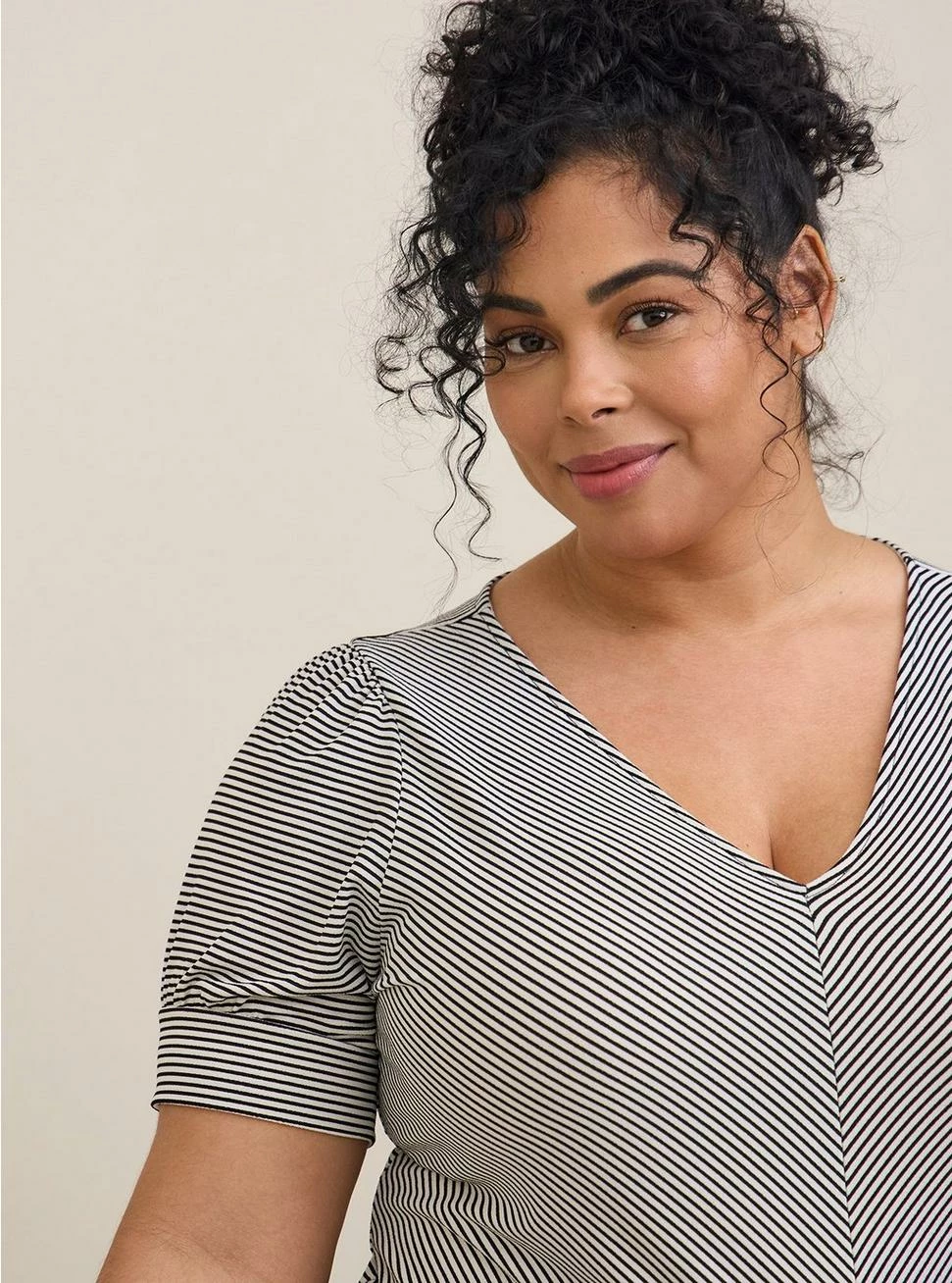 TORRID Studio Crepe V-Neck Puff Sleeve Top - Image 4